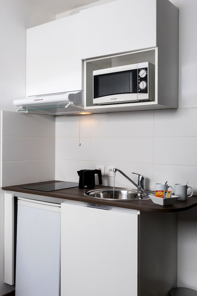 Business Studio, 2 Twin Beds, Kitchenette photo 2
