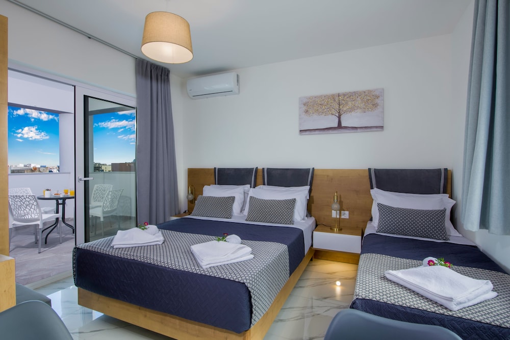 City Triple Room