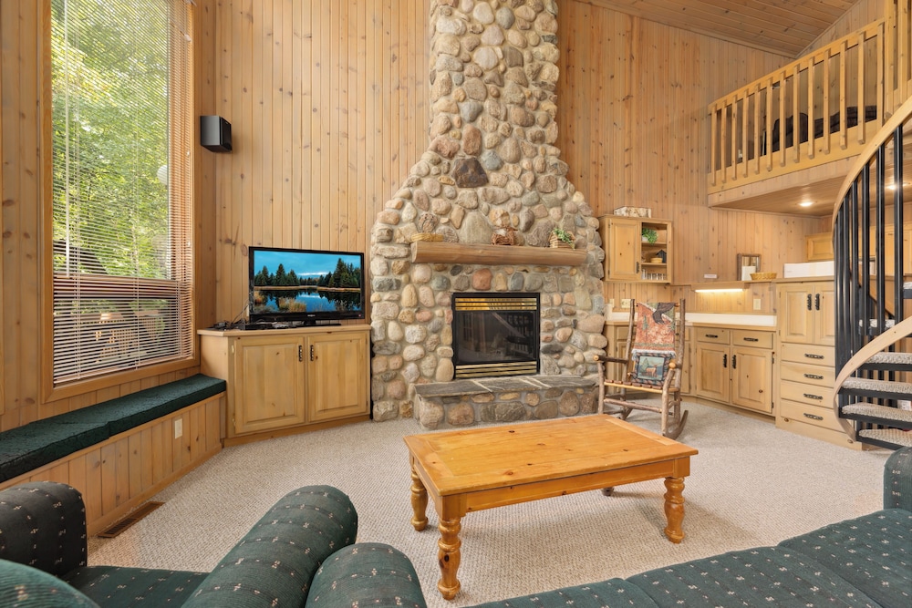 Family Cabin, 2 Bedrooms photo 3