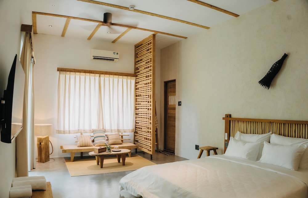 Signature Studio Suite, Patio, Garden View