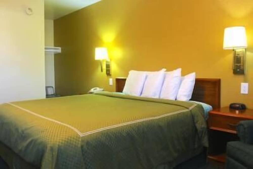 Standard Room, 1 King Bed photo 1