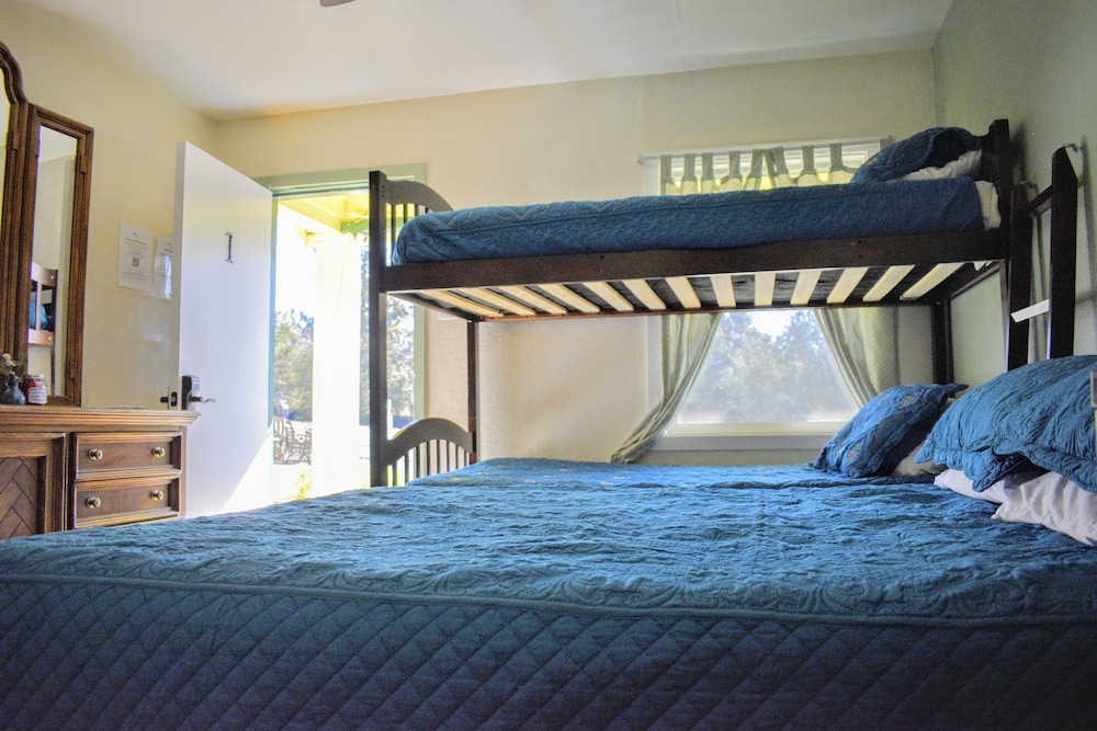 Family Quadruple Room photo 2