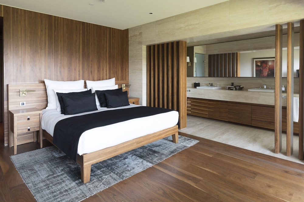 Executive Suite, Partial Sea View
