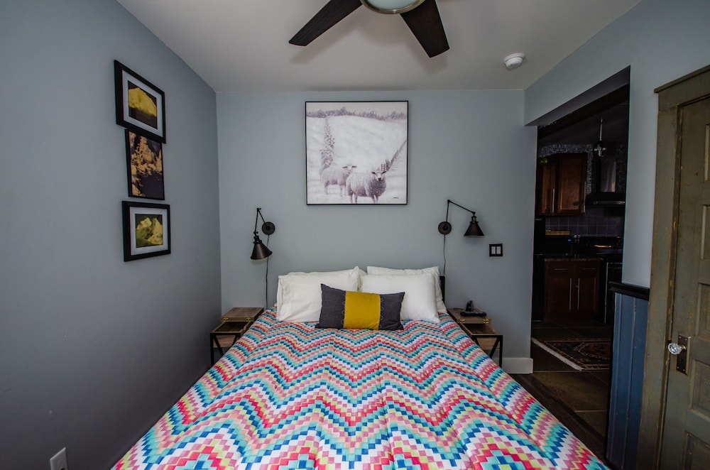 Signature Suite, 1 Queen Bed with Sofa bed, Kitchen, Ground Floor (Freeman)