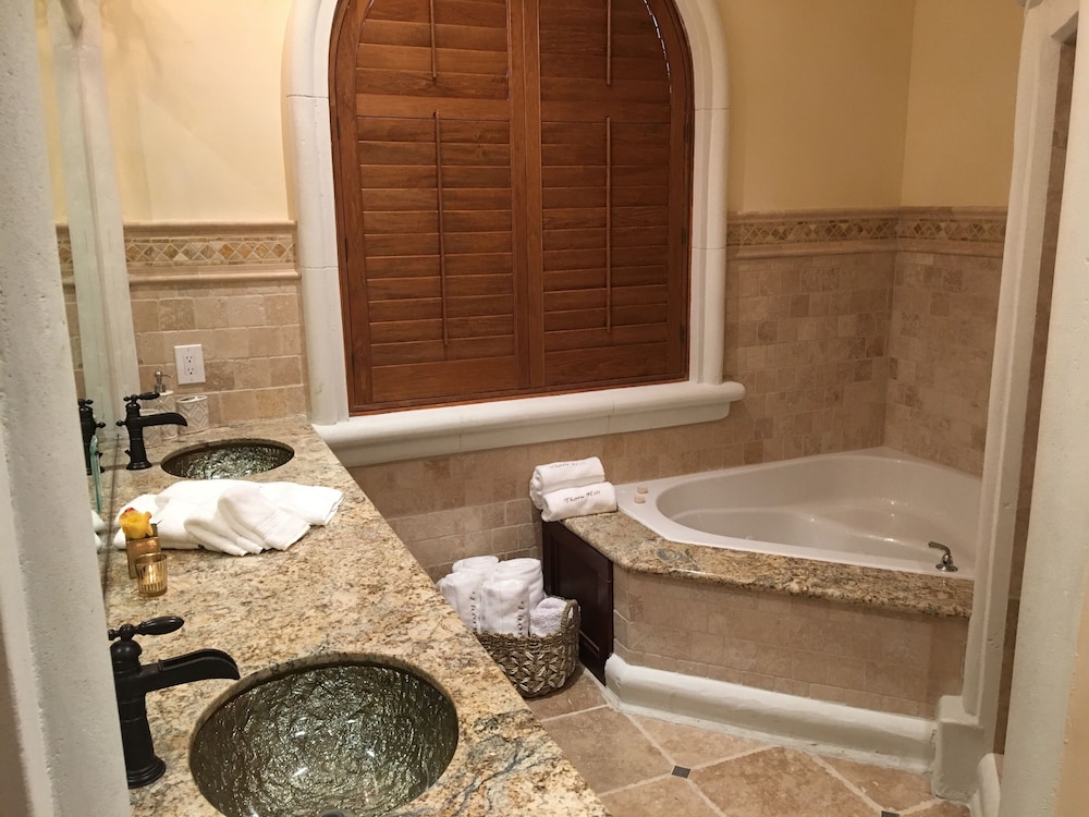 Deluxe Suite photo 3