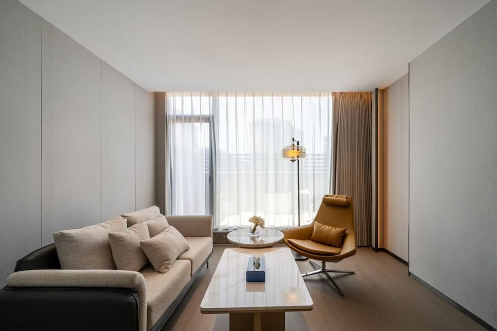 Luxury Suite, Private Bathroom, Garden View