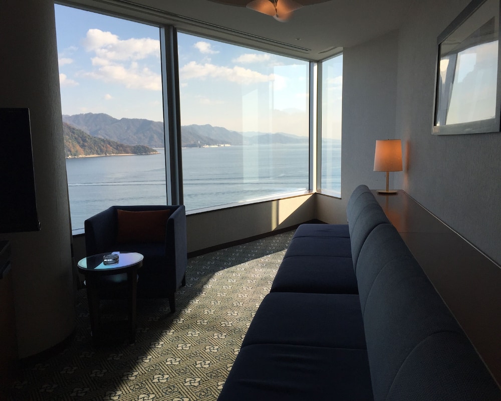 Standard Family Room with View Bath, Non Smoking - Photo 3