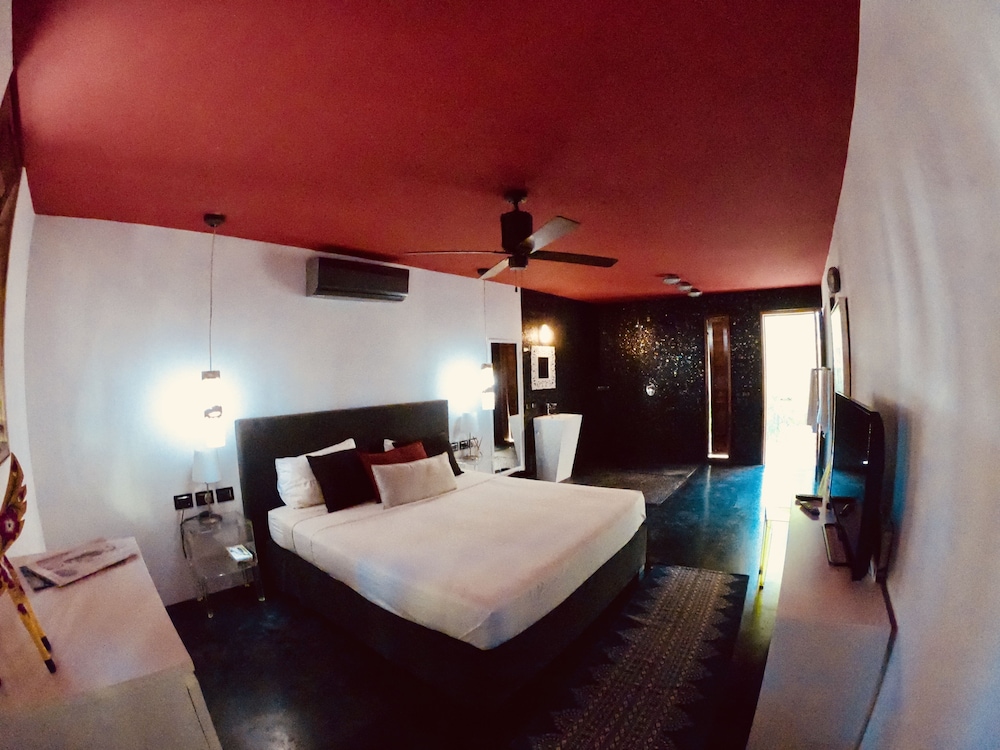 Room, 1 King Bed, Mountainside photo 2