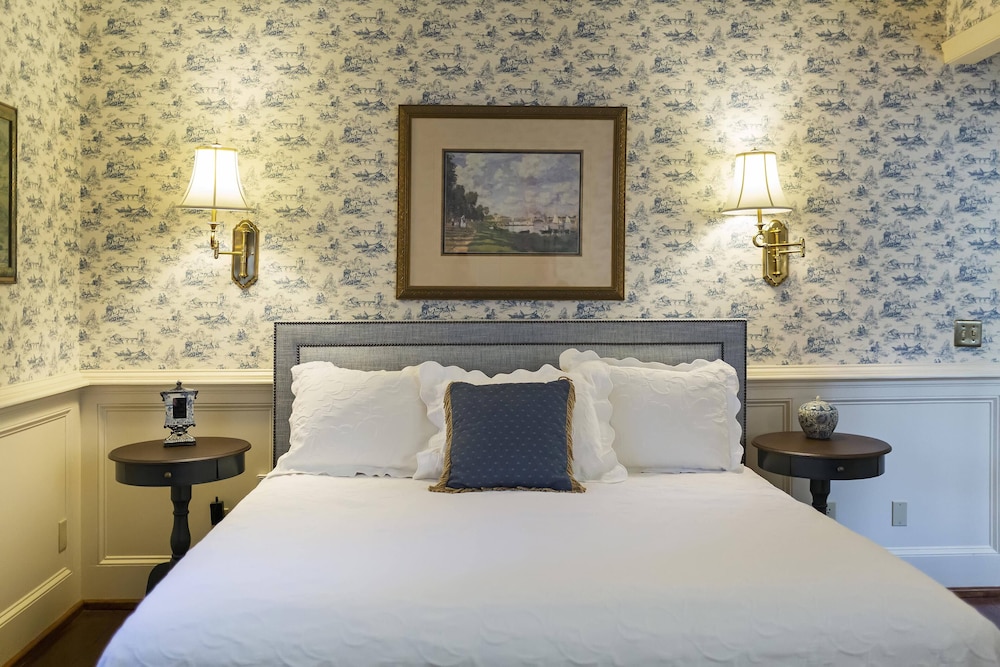 Montclair Room photo 3