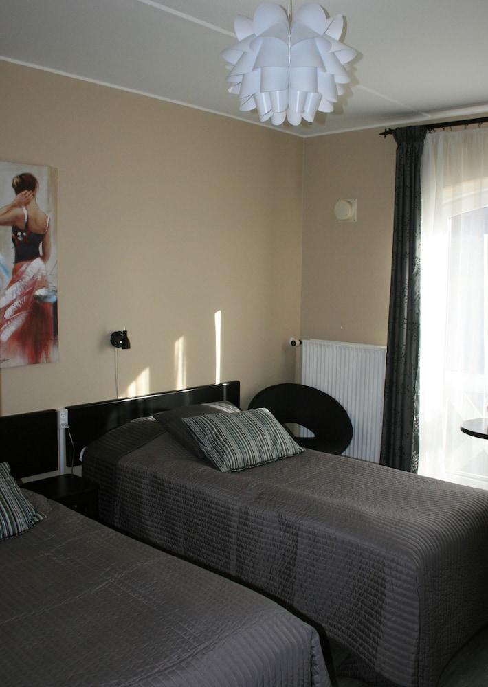 Family Room, 3 Twin Beds photo 2