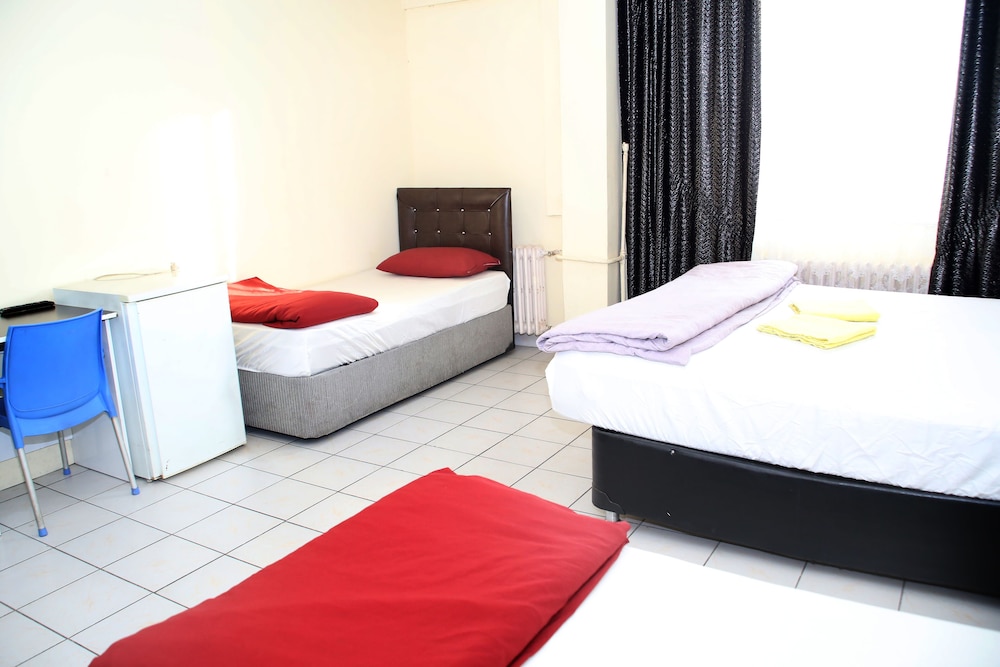 Economy Room, Multiple Beds photo 3