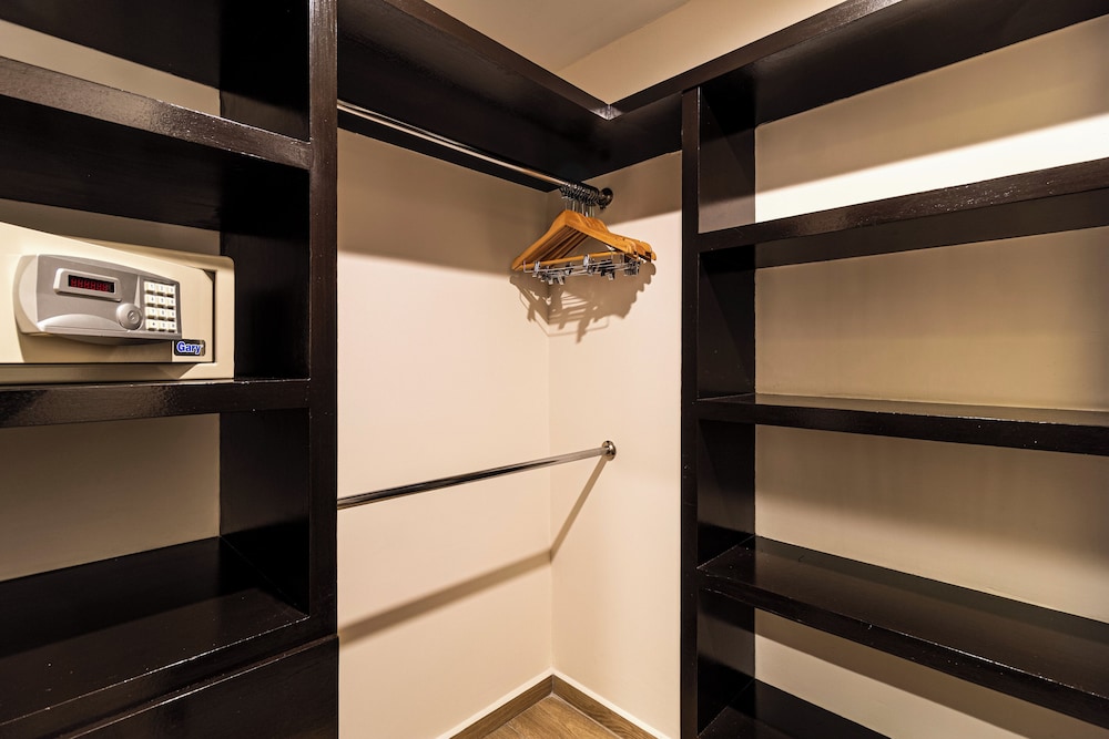 Traditional Apartment photo 2