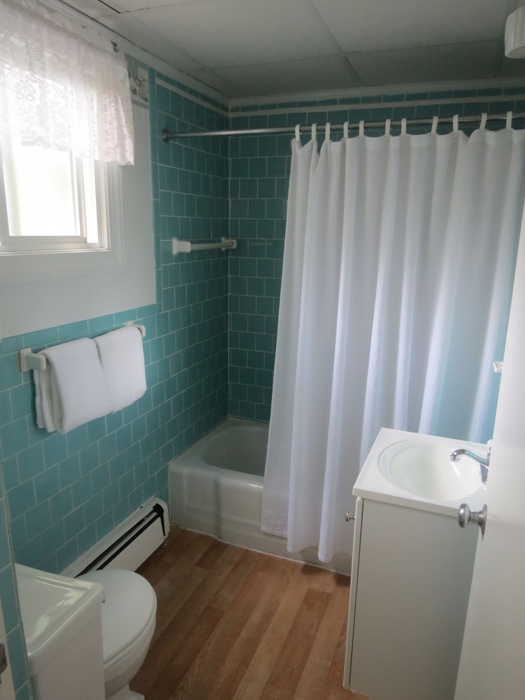 Standard Room, 1 Queen and 1 Full Bed photo 2