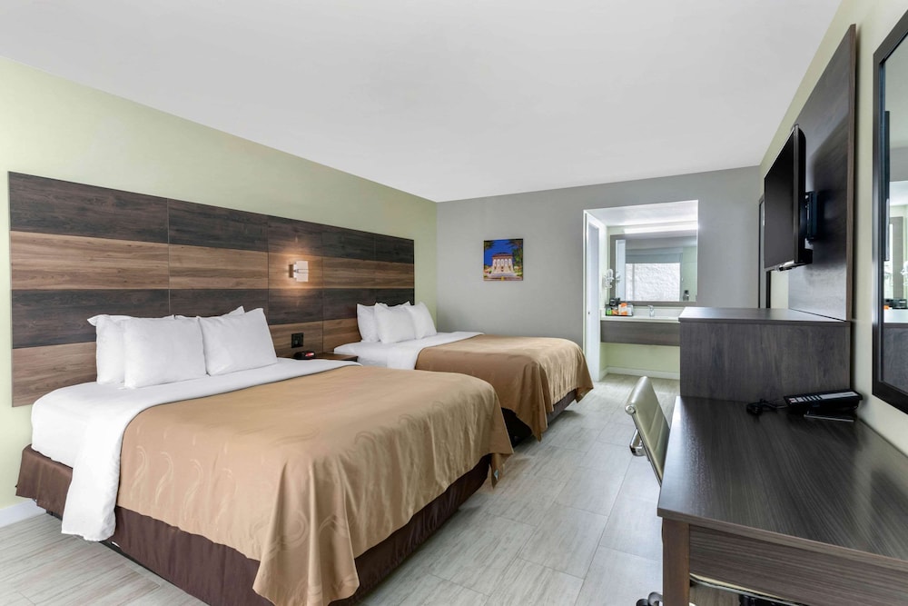 Standard Room, 2 Queen Beds, Non Smoking - Photo 6