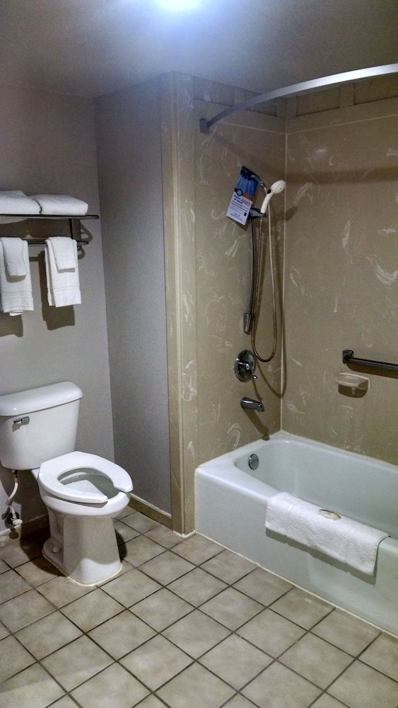 Standard Room, 2 Queen Beds, Smoking photo 3