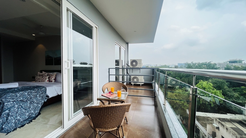 King Suite With Balcony photo 2