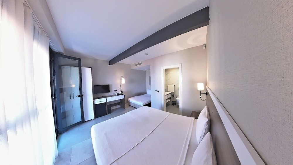 Standard Quadruple Room, Private Bathroom, Sea View photo 3