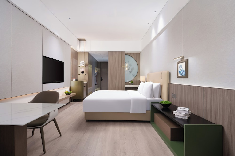 Comfort Room, Lanai, City View