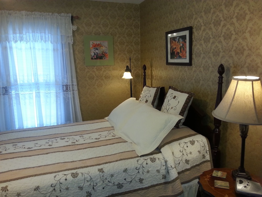 Double Room, Ensuite, City View (Lily) photo 2