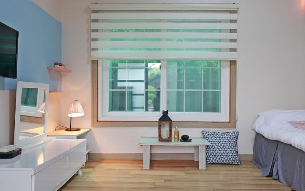 Room (Small 7 (Individual Terrace))