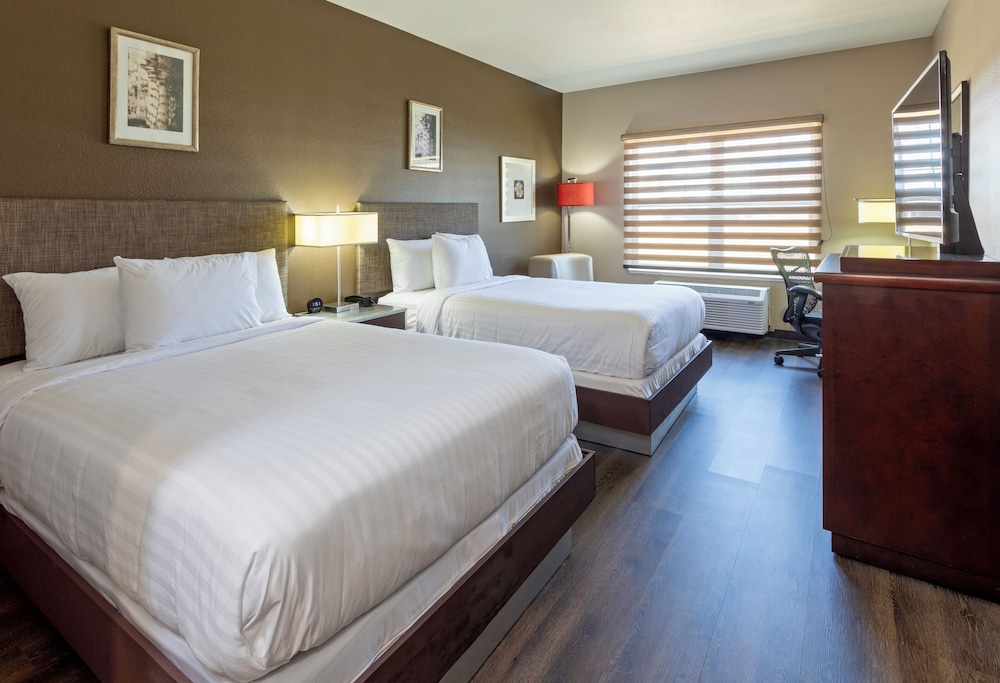 Room, 2 Queen Beds (2nd Floor) photo 1