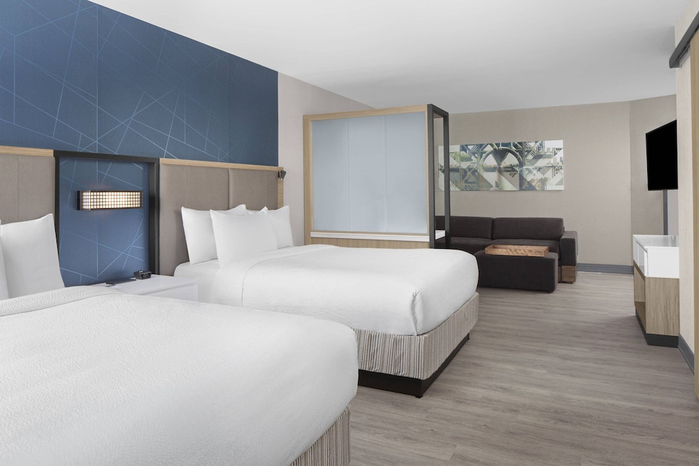 Studio Suite, 2 Queen Beds (Hearing Accessible) - Photo 2