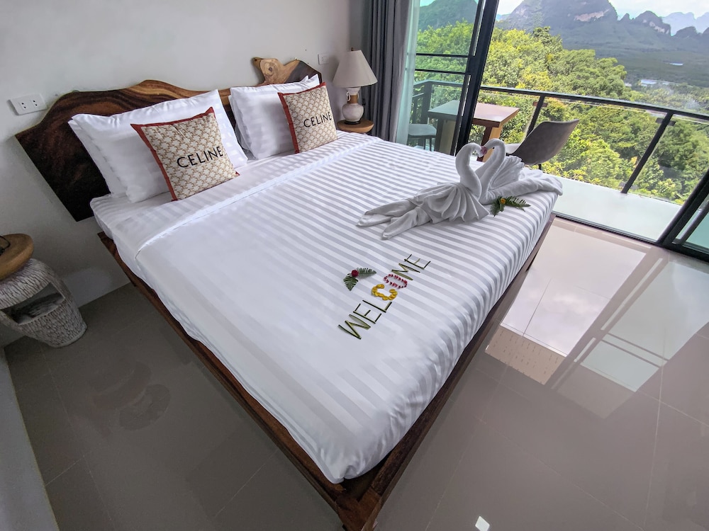 Grand Panoramic View Suite - Photo 16