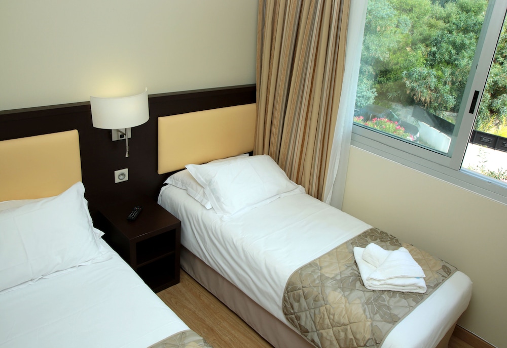 Family Quadruple Room, Connecting Rooms, Mountainside photo 2