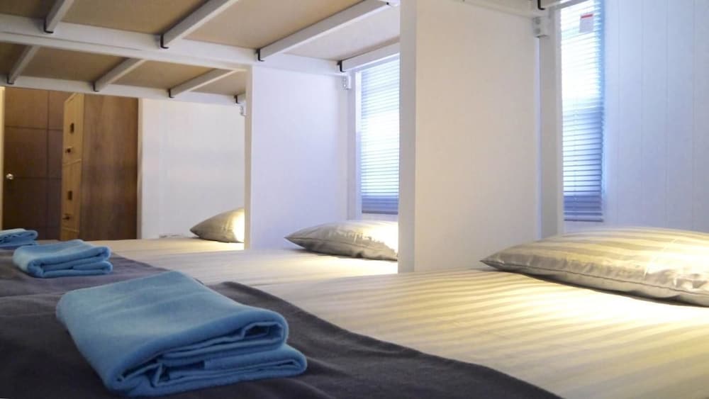 Bunk Bed in Mixed Dormitory Room - Fan photo 1