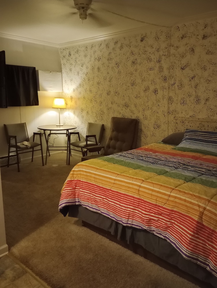 Standard Room, 1 Queen Bed photo 1