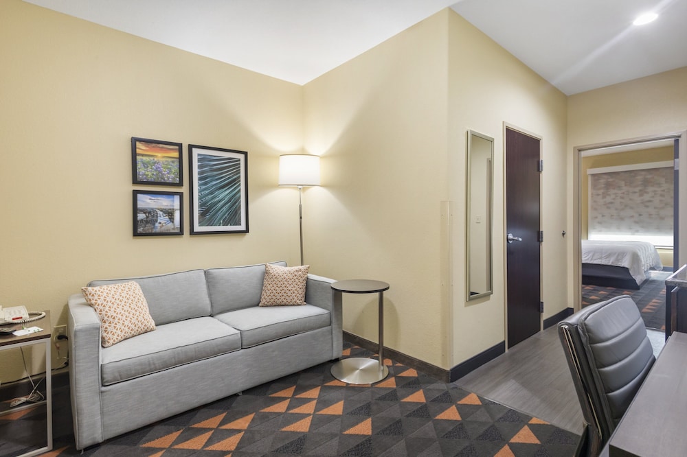 Suite, 2 Queen Beds (Additional Living Area) - Photo 1