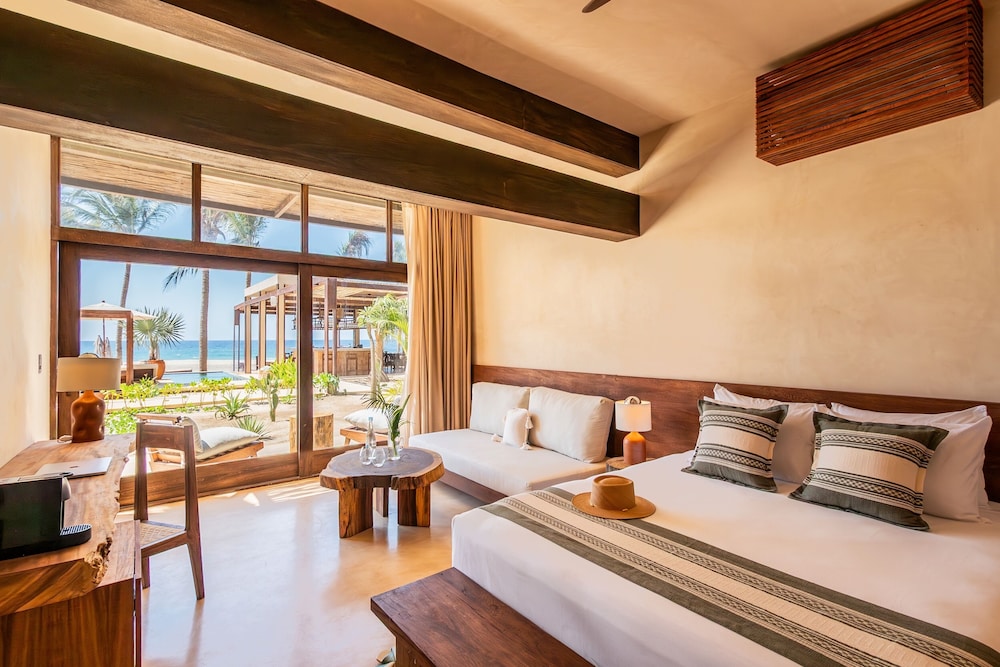 Suite, 2 Queen Beds, Ocean View