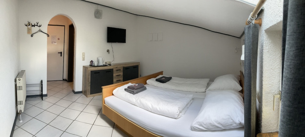 Double Room - Photo 7