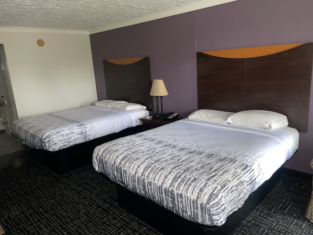 Standard Room, 2 Queen Beds, Smoking photo 3