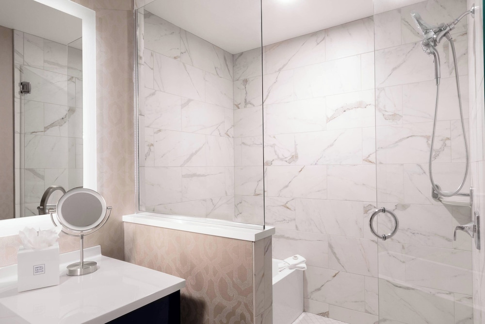 Premier Suite, 1 Bedroom (Mobility Accessible, Tub) photo 3