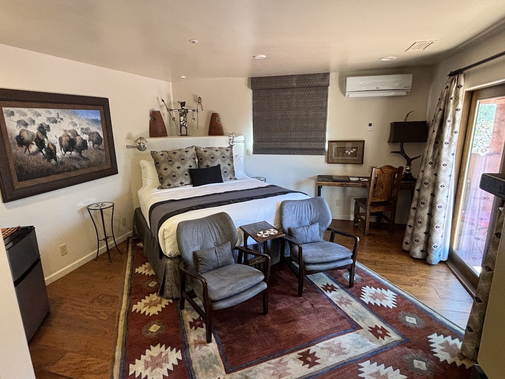 Deluxe Room, 1 King Bed (Navajo)