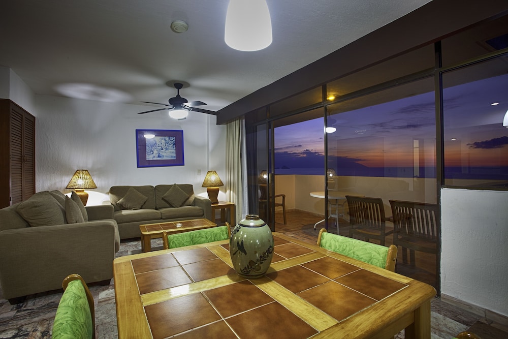 Ocean Front Suite - Photo 6