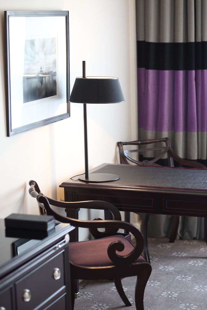 Superior Room, 2 Twin Beds, City View