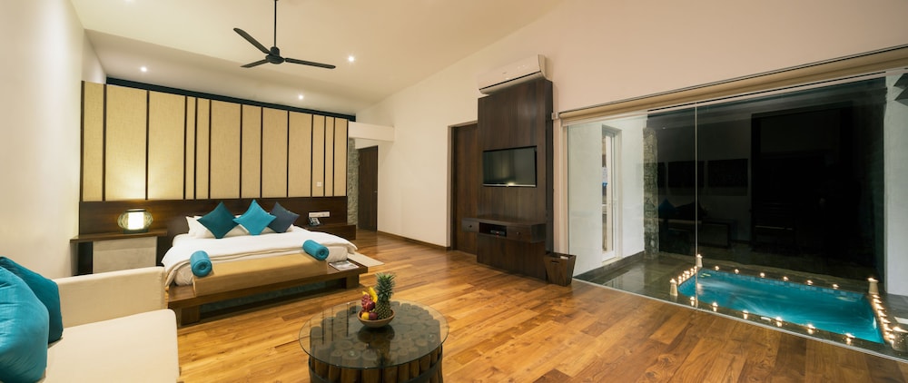 Luxury Suite, 1 King Bed, Private Pool, River View