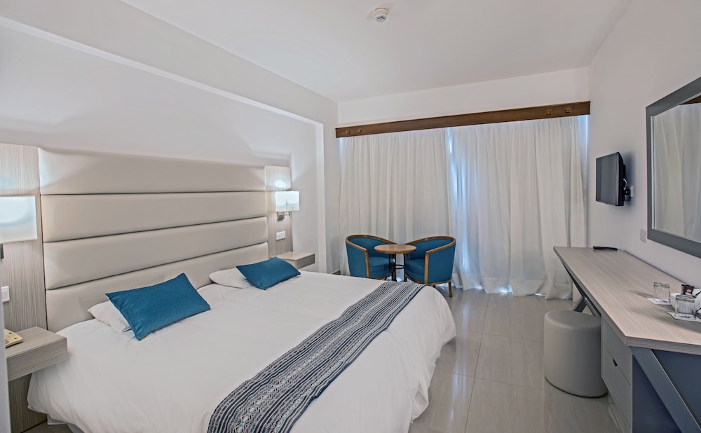 Standard Double Or Twin Room, 1 Bedroom, Balcony, Garden View photo 2
