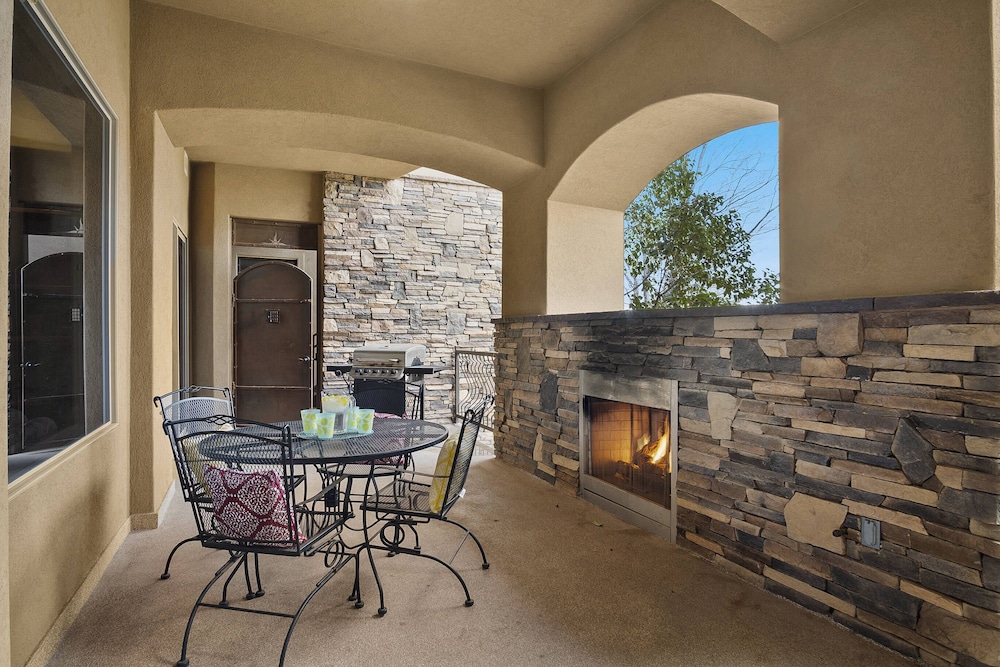 Condo, Multiple Beds, Hot Tub, Mountain View photo 3