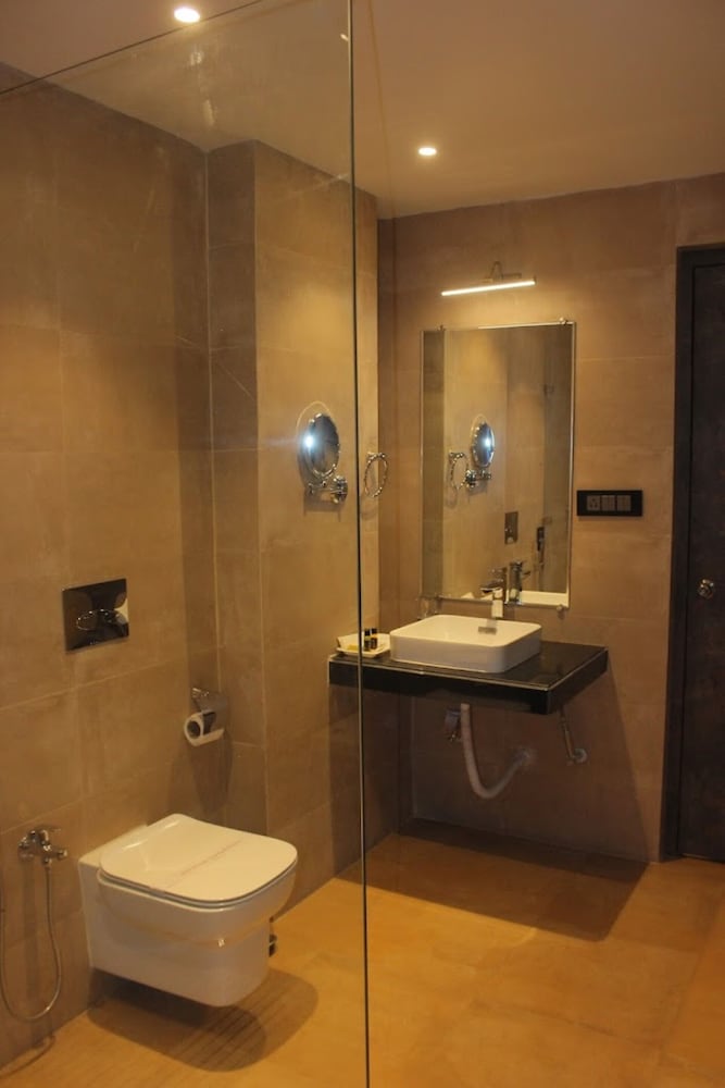 Standard Double Room, City View photo 3