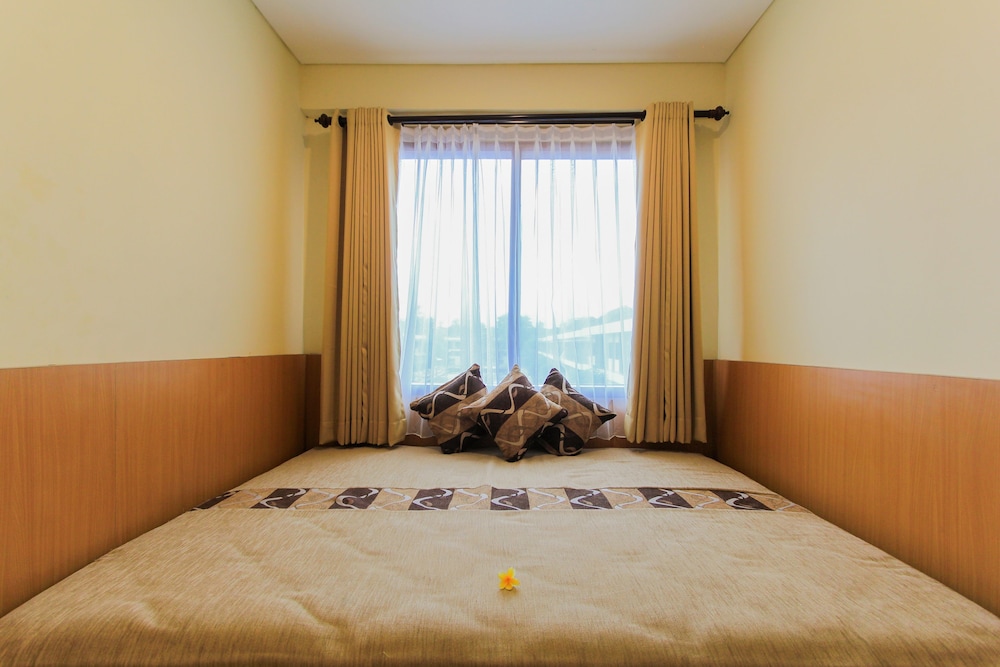 Deluxe Room (Pool View)
