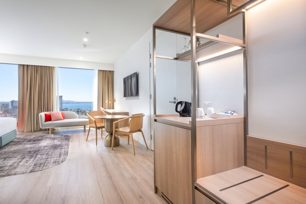 Premium Room, 1 King Bed, Bay View - Photo 4