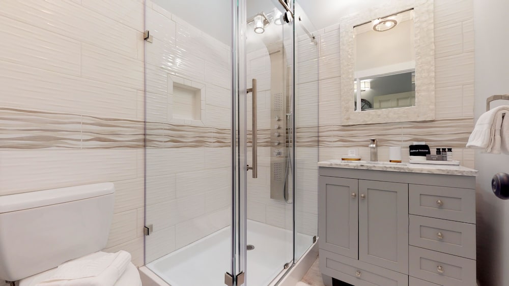 Room, Private Bathroom (Beachcomber - King Fireplace Room) photo 2