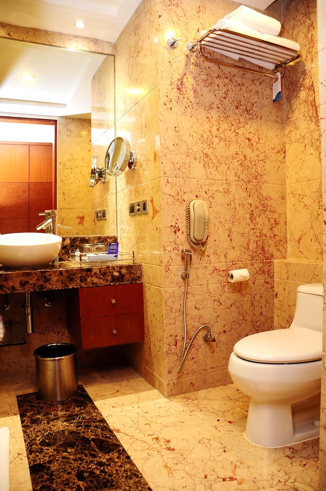 Suite, 1 Bedroom - Photo 4