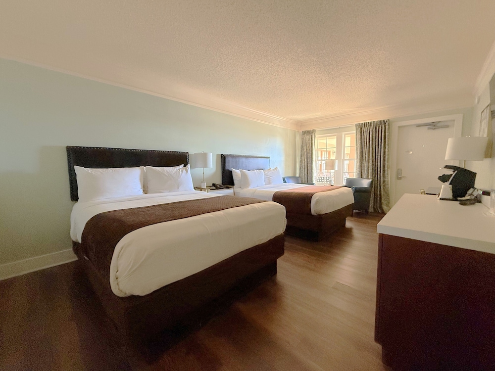 Signature Room, 2 Queen Beds, Non Smoking, Bay View