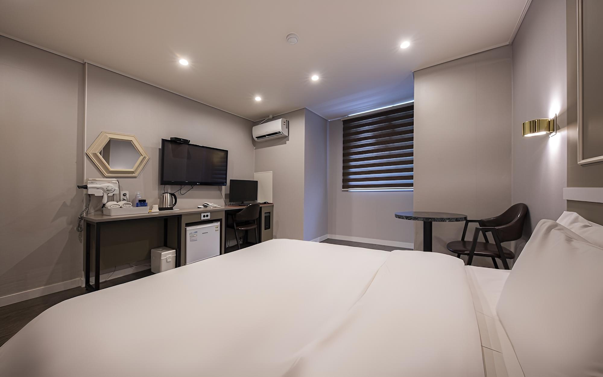 Room (Standard Room A) - Photo 7