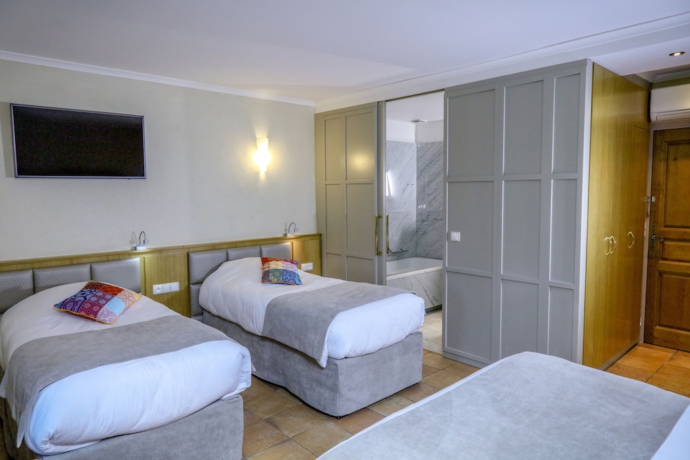 Family Quadruple Room photo 2