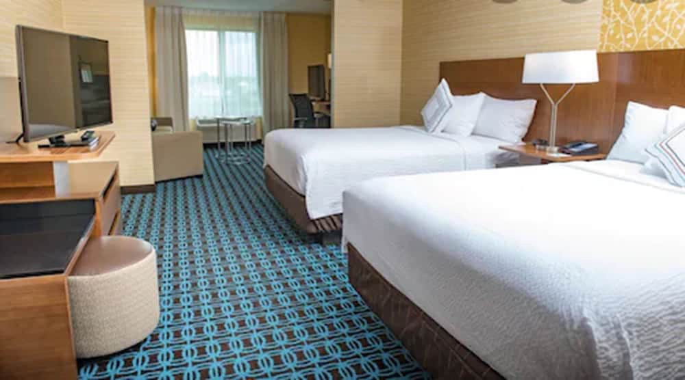 Suite, Multiple Beds (Mobility/Hearing Accessible, Tub) photo 3